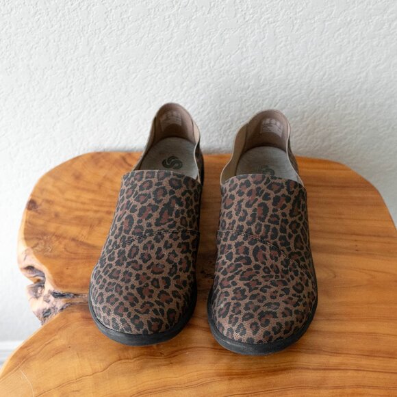 Clarks Cloudsteppers Sillian Firn Leopard Print Slip-Ons | Size 9.5 - Picture 3 of 6